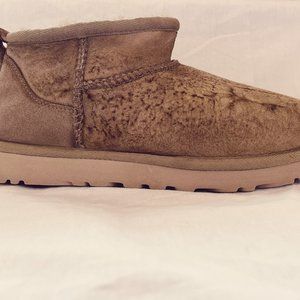 RARE print Ugg ultra mini size 8 tomatillo